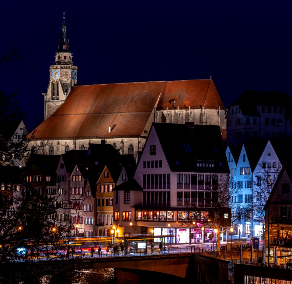 Stiftskirche in Tübingen bei Nacht 2019 mit Neckarfront