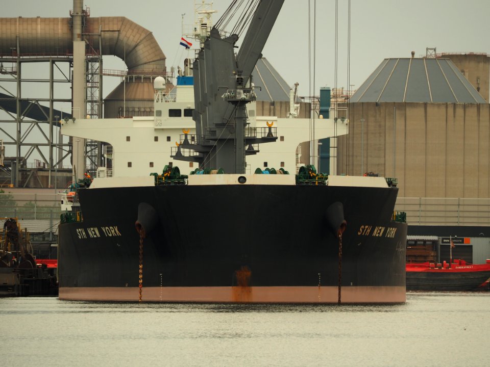STH New York (ship, 2015) IMO 9729362, Vlothaven, Port of Amsterdam pic4