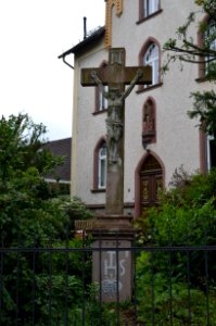 Stierstadt, Gartenstraße 31, Kreuz