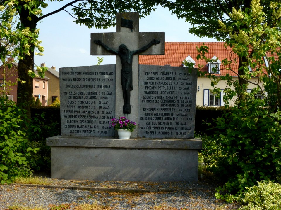 Stevensweert (Maasgouw) Eiland, wegkruis oorlogsmonument