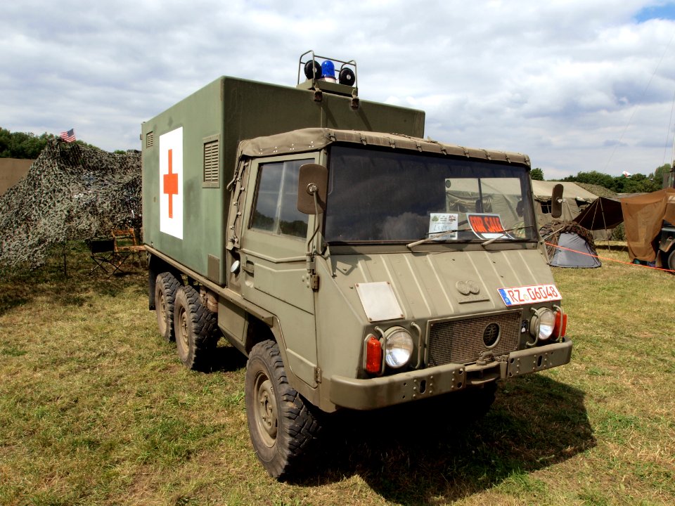 Steyr-Puch 712m Pinzgauer 6 x 6 Military Ambulance pic1