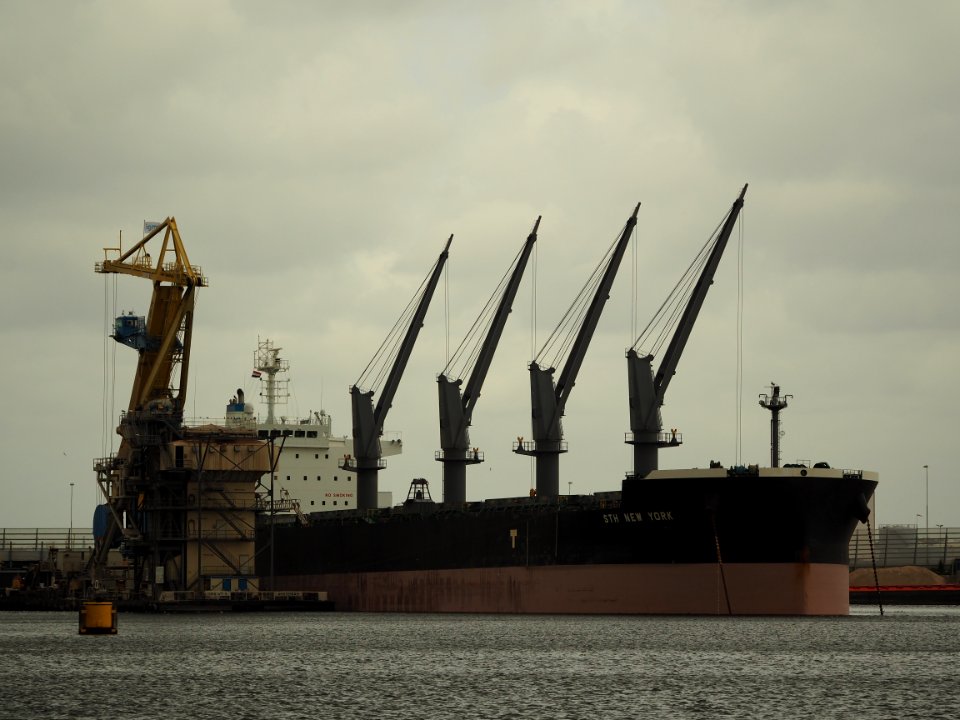 STH New York (ship, 2015) IMO 9729362, Vlothaven, Port of Amsterdam pic1