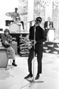 Stevie Wonder (zanger) voor TROS-TV. Stevie Wonder tijdens repetitie, Bestanddeelnr 920-8213