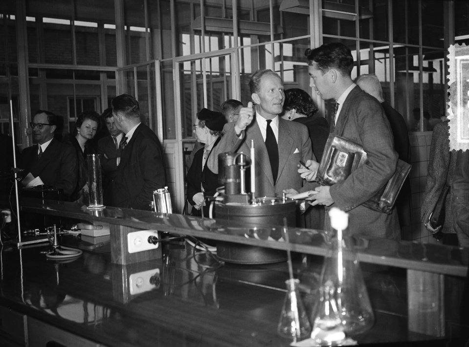 Sterovita opening laboratoria Breukelen, Bestanddeelnr 906-8204