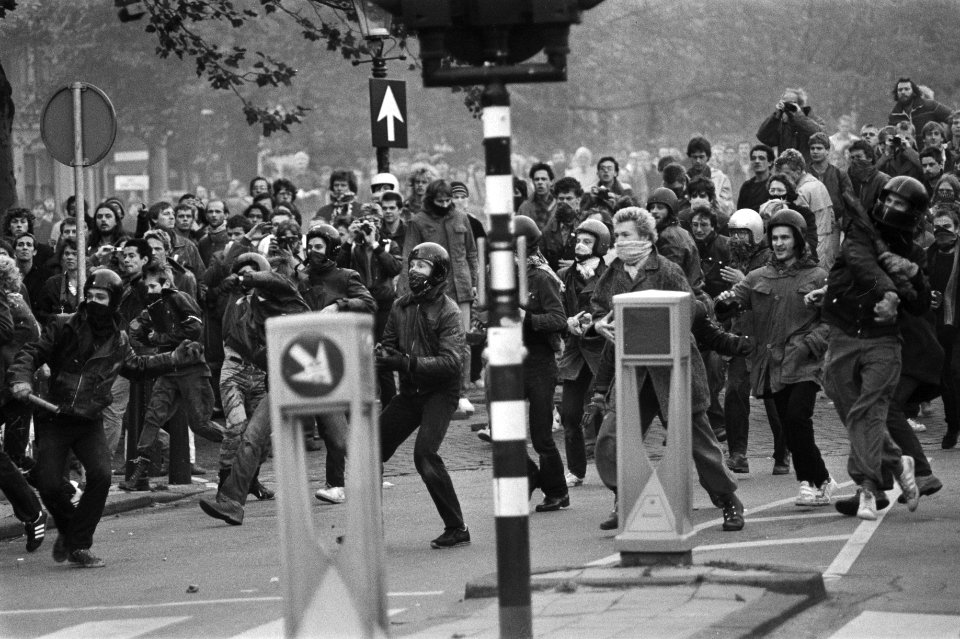 Stenengooiers in aktie, Bestanddeelnr 931-7291