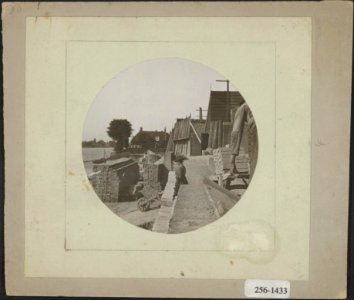 Stenenkruisters op een ijsselsteenfabriek, Bestanddeelnr 256-1433