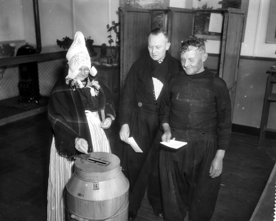 Stemmen in Volendam, Bestanddeelnr 909-5921