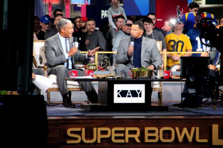 Steve Wyche, Rod Woodson at the Super Bowl Experience at Super Bowl LIII, Jan 2019