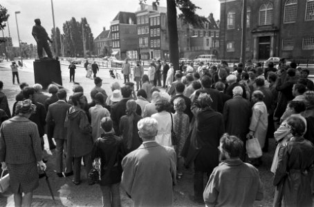 Stil protest bij Dokwerker, Amsterdam, overzicht J. D. Meyerplein, Bestanddeelnr 922-7240
