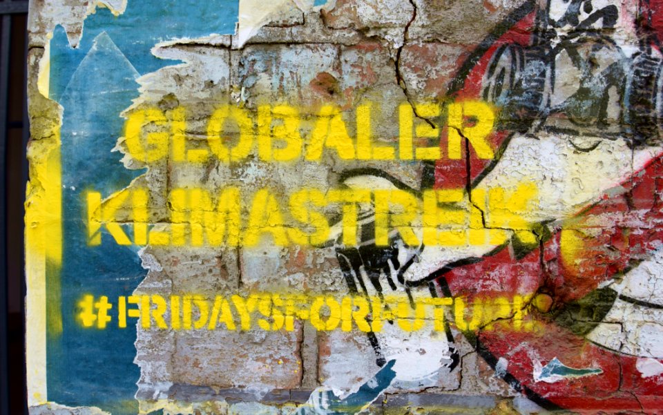 Stencil "Globaler Klimastreik FridayForFuture" in Berlin-Kreuzberg