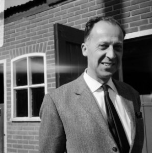 Sterrenkijker in bunker in Muiderberg. Professor dr. J. Kistemaker, Bestanddeelnr 921-2886