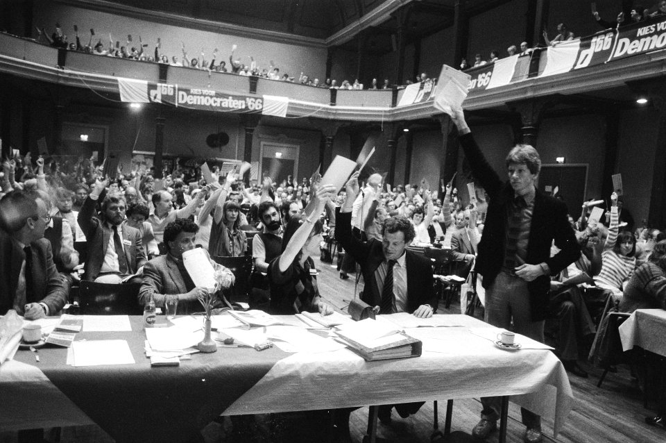 Stemming op een congres van D66 in Zutphen, Bestanddeelnr 932-5829