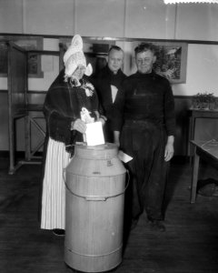 Stemmen in Volendam, Bestanddeelnr 909-5920