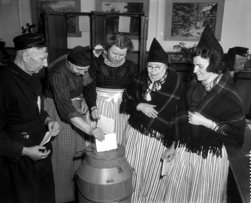 Stemmen in Volendam, Bestanddeelnr 909-5923