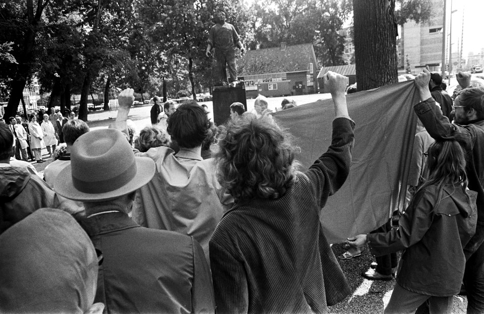 Stil protest bij Dokwerker, Amsterdam, overzicht J. D. Meyerplein, Bestanddeelnr 922-7241