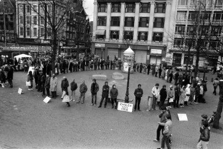 Stiltekring op het Leidseplein in Amsterdam, Bestanddeelnr 932-5519
