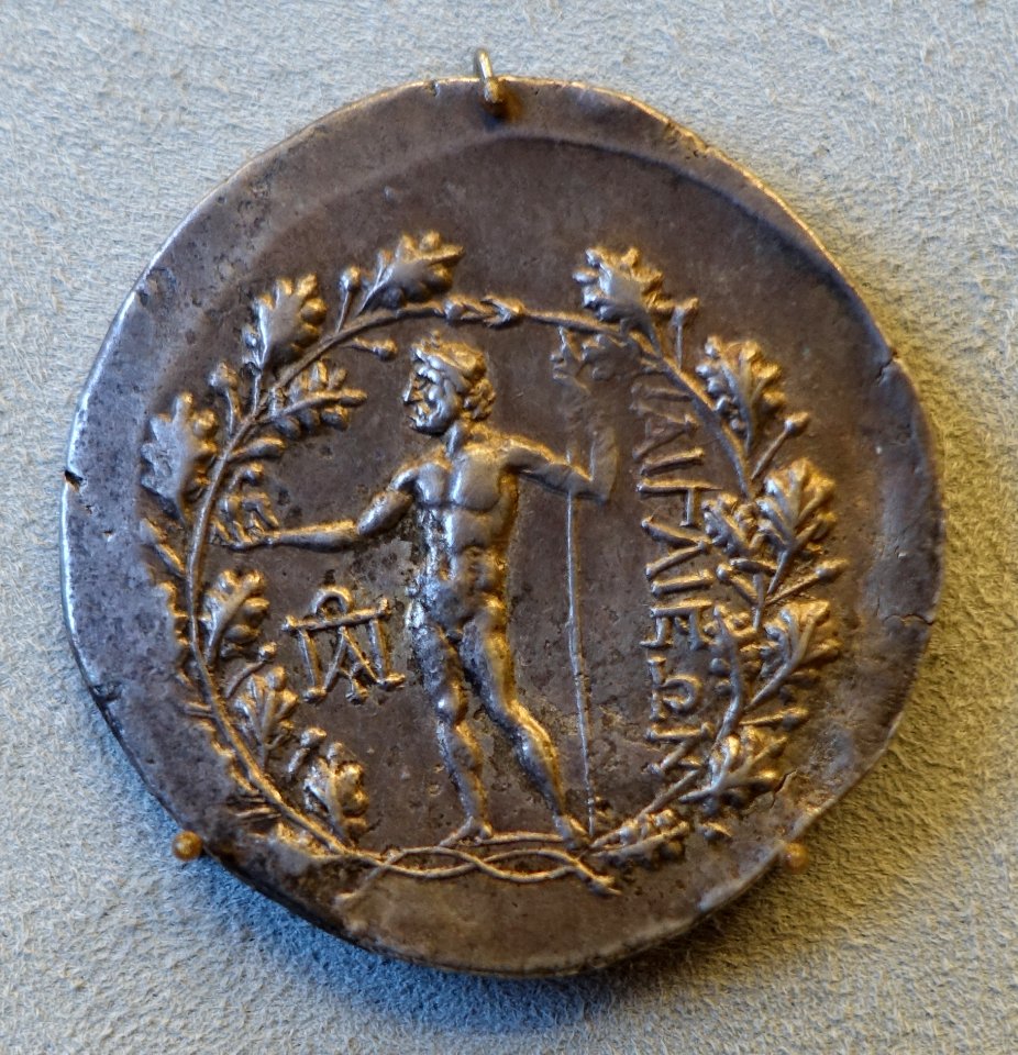 Stephanophore (Tetradrachme), Aigeai, after 190 BC - Bode-Museum - DSC02583
