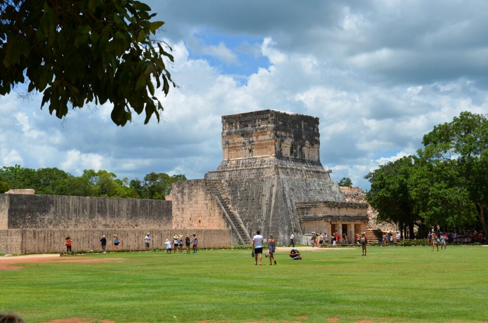 Mayan mexico pyramid