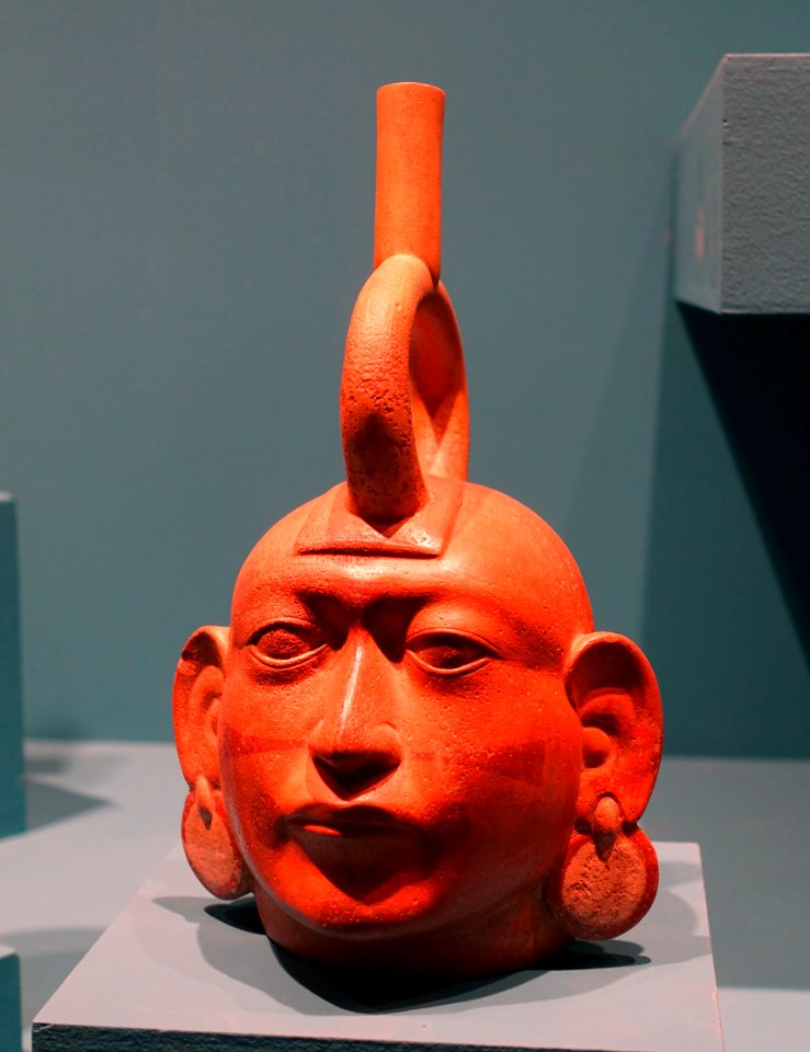 Stirrup spout bottle, Moche style, Peru, 100-800 AD, ceramic - Fowler Museum - University of California, Los Angeles - DSC02379