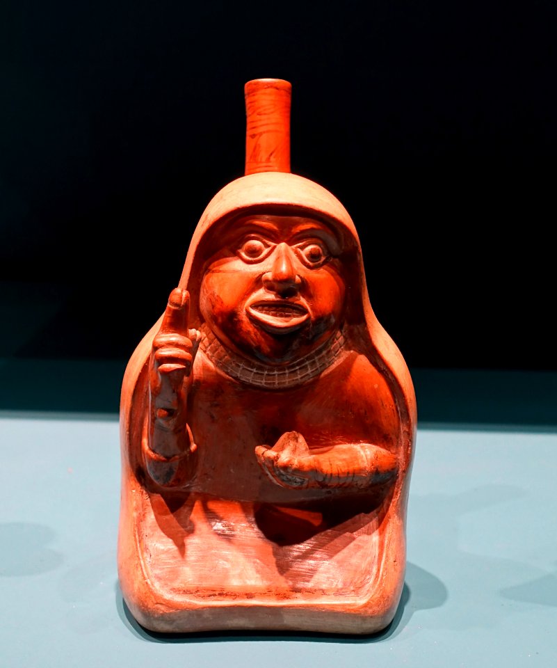 Stirrup spout bottle, Lambayeque style, Peru, 900-1430 AD, ceramic - Fowler Museum - University of California, Los Angeles - DSC02384