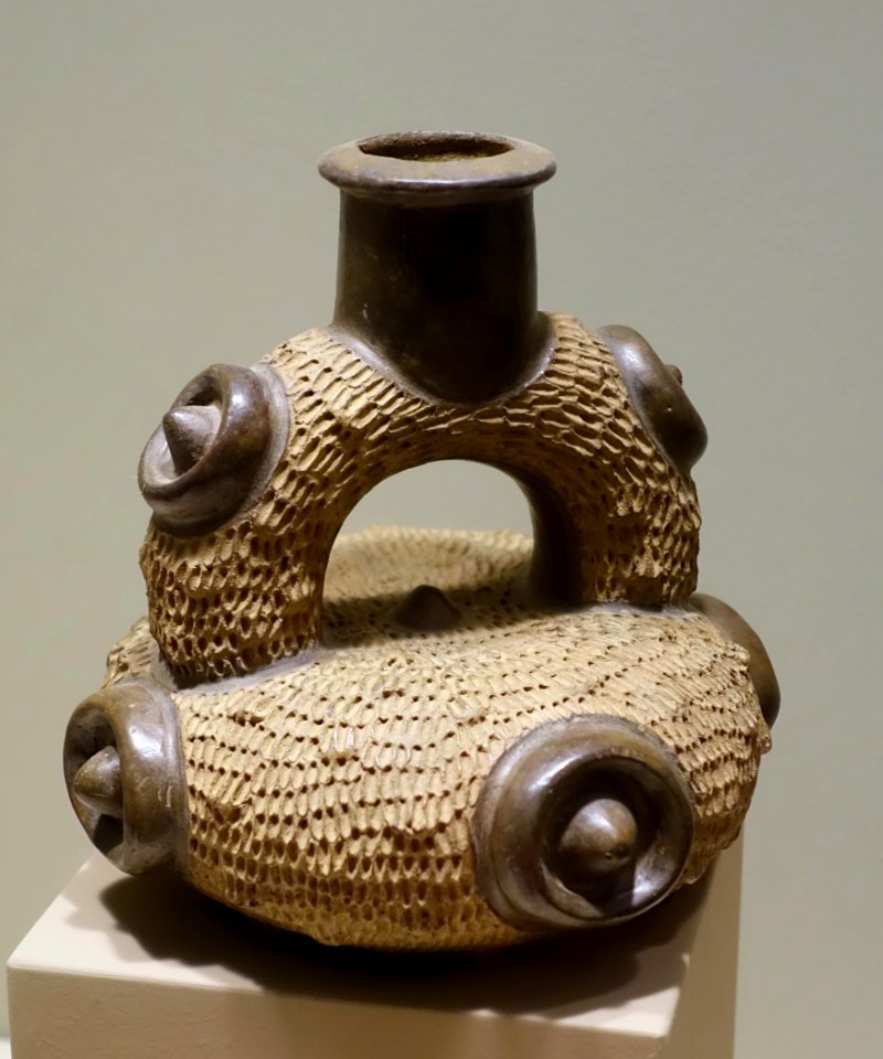 Stirrup-spout vessel, Chavin style, Peru north coast, Early Horizon, c. 900-200 BC, ceramic - Dallas Museum of Art - DSC04696