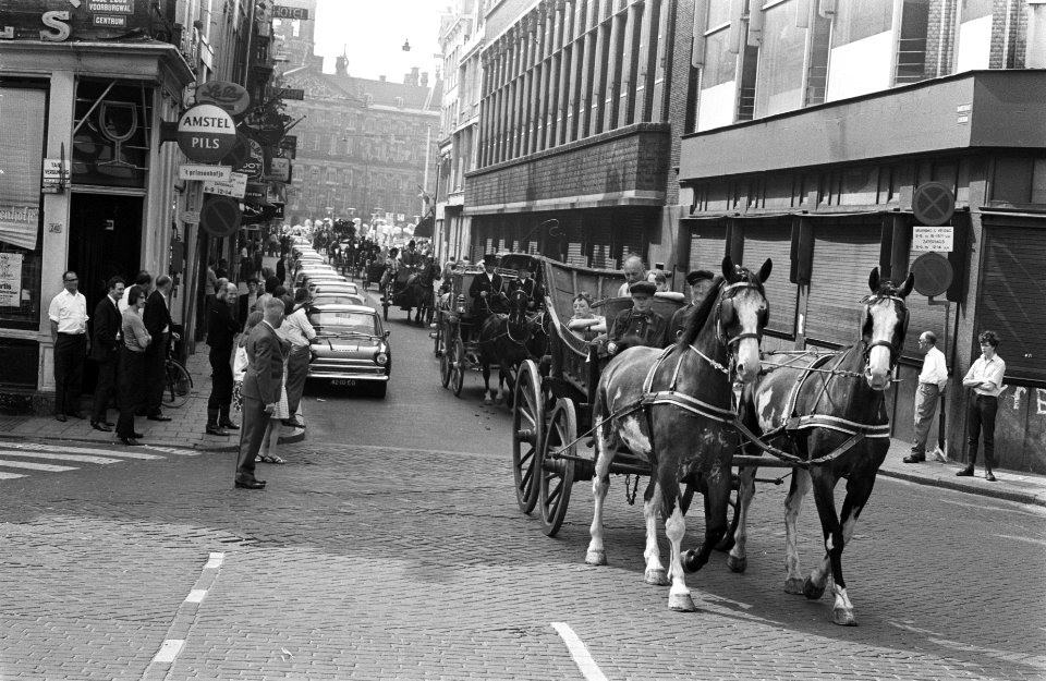 Stichting Paard en Koets organiseerde een rijtoer door Amsterdam, Bestanddeelnr 922-5244