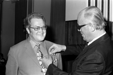 Stichting Conamus reikt gouden harpen uit, nummer 9 en 10 Johnny Jordaan en Tant, Bestanddeelnr 926-0199