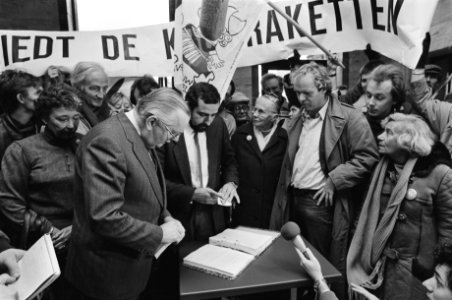 Stichting Verbiedt de Kruisraketten heeft in Den Haag het proces tegen Staat der, Bestanddeelnr 933-1551