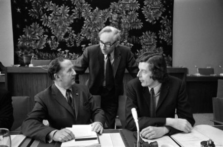 Stichting van de Arbeid in SER-gebouw, v.l.n.r. Van Veen Lanser, Kok, Bestanddeelnr 927-0741