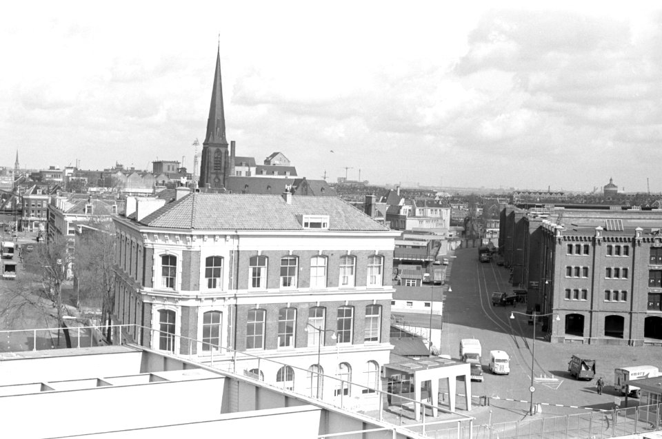 Stieltjesstraat, de Stieltjeskerk aan het Stieltjesplein 17 en het entrepotgebouw de Vijf Werelddelen Rotterdam - NL-RtSA 4121 20886-7-9-01