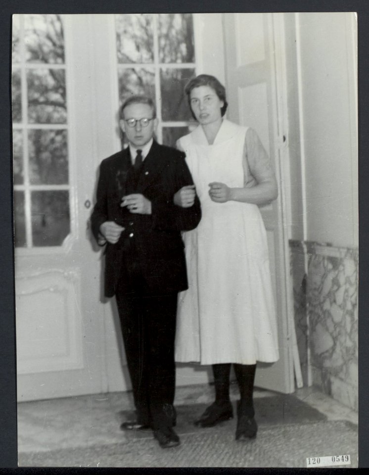 Stichting 1940-1945 Herstellingsoorden. Koninklijk Paleis Het Loo wordt sanatori, Bestanddeelnr 120-0549