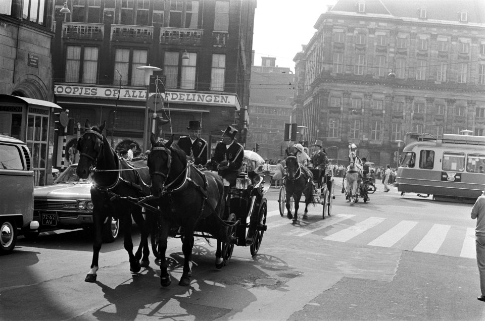 Stichting Paard en Koets organiseerde een rijtoer door Amsterdam, Bestanddeelnr 922-5247