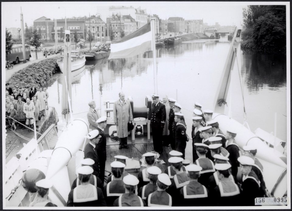 Stationsweg Groningen feestelijke overdracht van de bij scheepswerf E.J. Smit…, Bestanddeelnr 156-0995