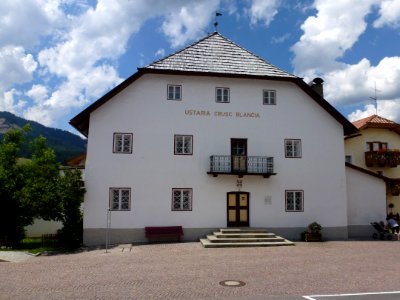 StLeonhard-Abtei-WeißesKreuz