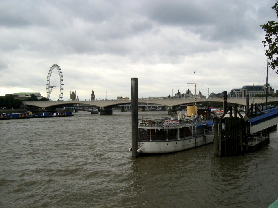 St-Katherine-Thames-20040918-032