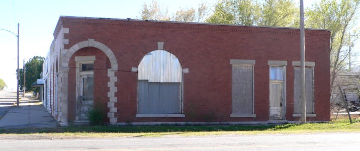 Stock Exchange Bank bldg (Fargo OK) from N 1