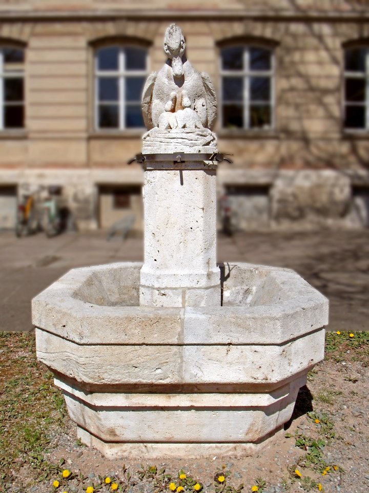 Stockentenbrunnen in Weimar, Thüringen retusche