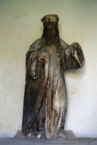 Statue - Cloisters - Mosteiro de Santa Cruz - Coimbra, Portugal - DSC09703