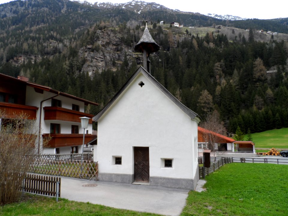 StLeonhard-Pitztal-Kapelle-Wiese