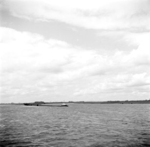 Steenfabrieken bij de ingang van het Pannerdens Kanaal, gezien vanaf de Waal, Bestanddeelnr 254-0947