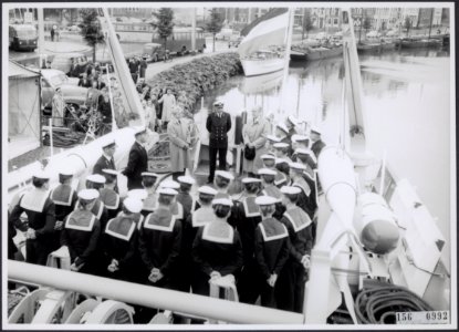 Stationsweg Groningen feestelijke overdracht van de bij scheepswerf E.J. Smit…, Bestanddeelnr 156-0992