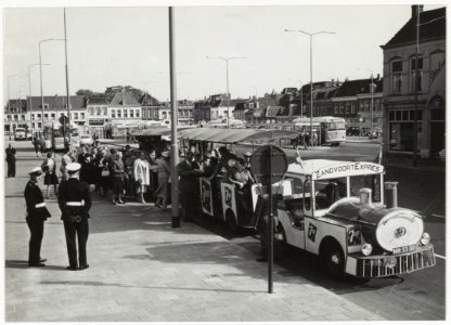 Stationsplein, ziende naar het zuidoosten. NL-HlmNHA 54010586