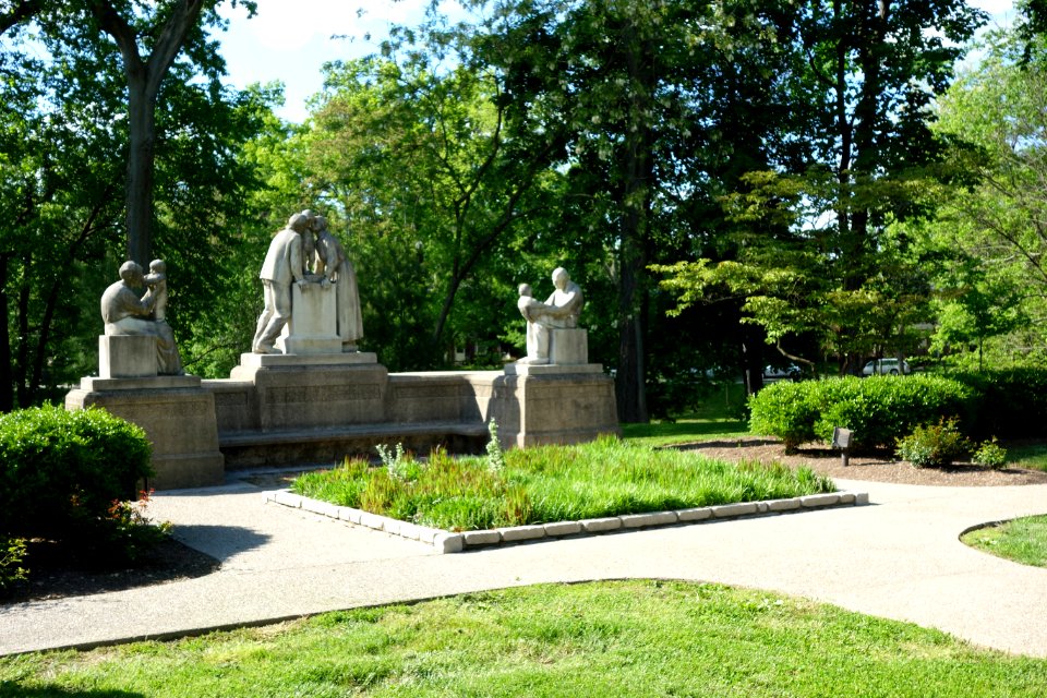 Statuary Group by Lucien Charles Edouard Alliot - Mariemont, Ohio - DSC03880