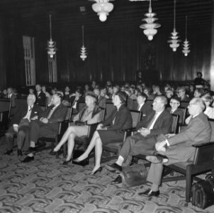 Stedentennistoernooi 1964, overzicht Raadszaal, Bestanddeelnr 917-0123