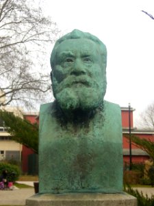 Statue de Jean Jaurès-Courbevoie 01