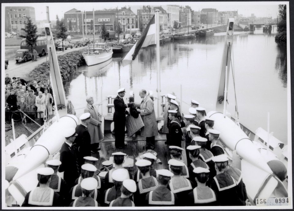 Stationsweg Groningen feestelijke overdracht van de bij scheepswerf E.J. Smit…, Bestanddeelnr 156-0994