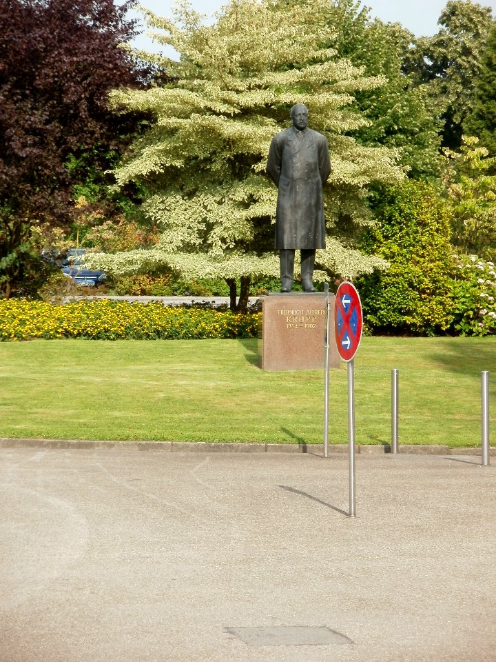 Statue Villa Hügel Essen Friedrich Alfred Krupp vom 24 08 2012