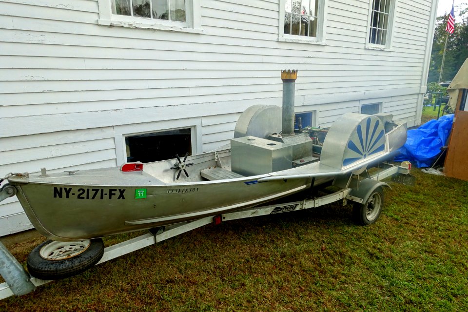 Steam-powered boat 'Tinkertoy' - New England Wireless & Steam Museum - East Greenwich, RI - DSC06606