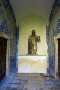 Statue - Cloisters - Mosteiro de Santa Cruz - Coimbra, Portugal - DSC09702