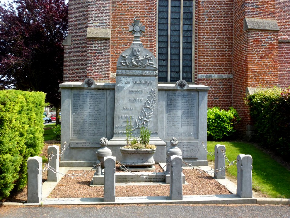 Steenbecque (Nord, Fr) monument aux morts